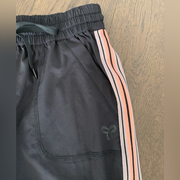Aritzia TNA woven side striped joggers size XXS black/pink - Picture 3 of 10